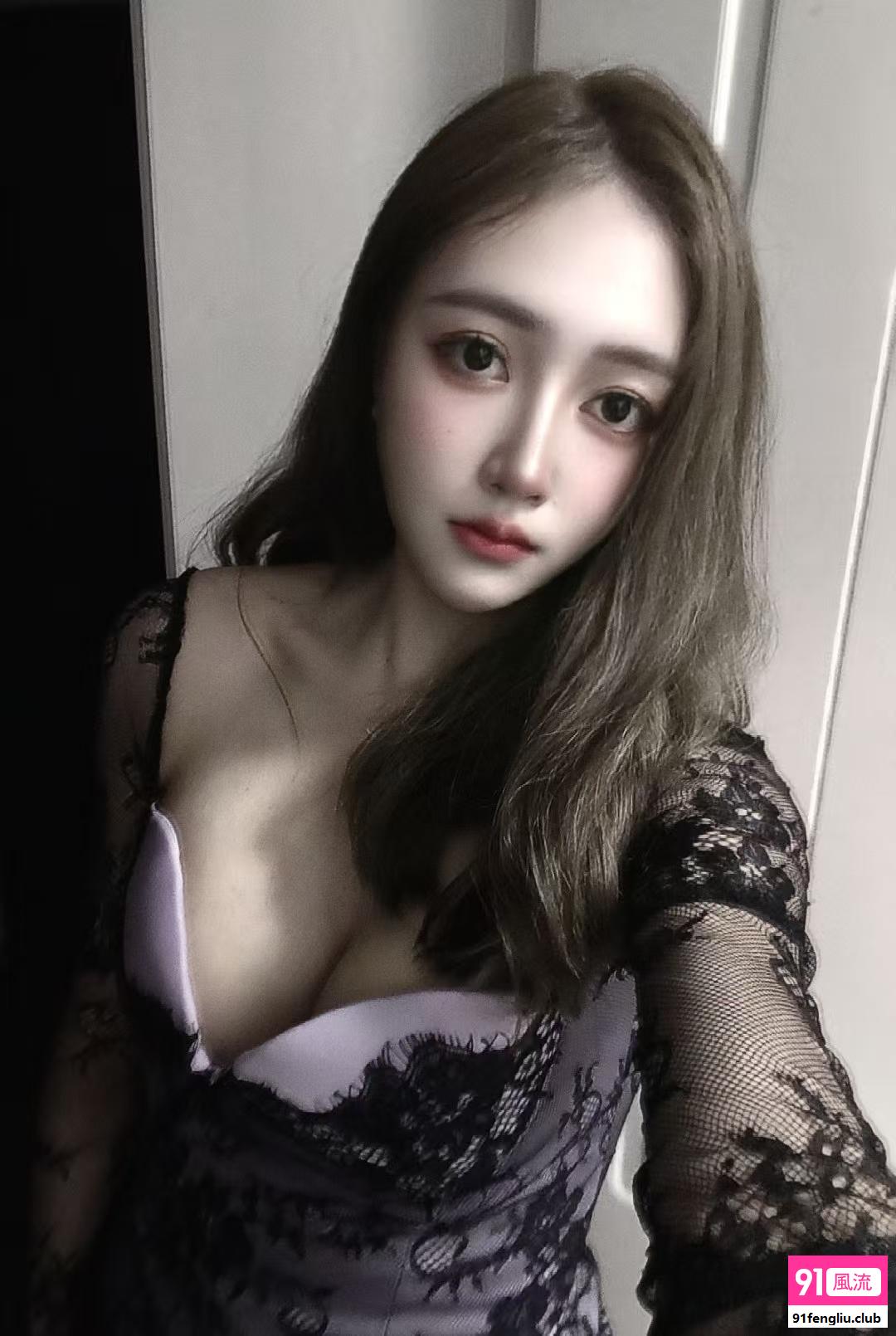 身材苗条的白族女孩